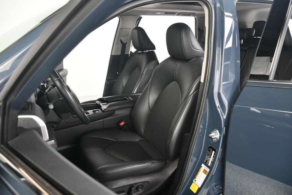 2024 Toyota Grand Highlander Hybrid XLE AWD - 22990137 - 29