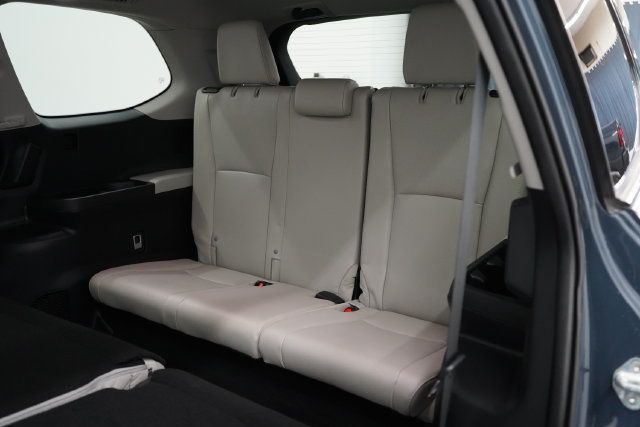 2024 Toyota Grand Highlander Limited - 23092669 - 38