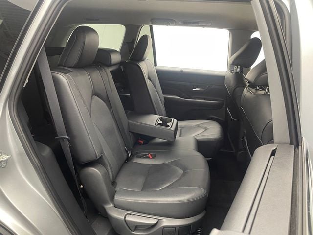 2024 Toyota Grand Highlander Limited AWD - 23010305 - 36