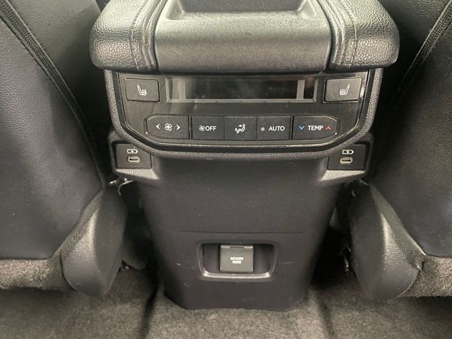 2024 Toyota Grand Highlander Limited AWD - 23010305 - 37