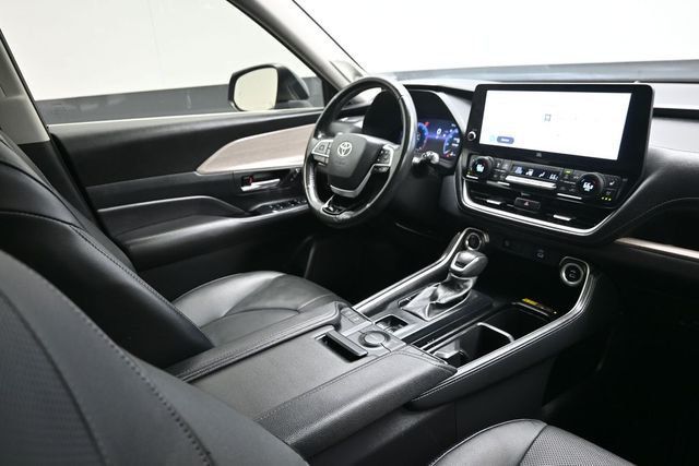 2024 Toyota Grand Highlander Limited FWD - 23020412 - 13