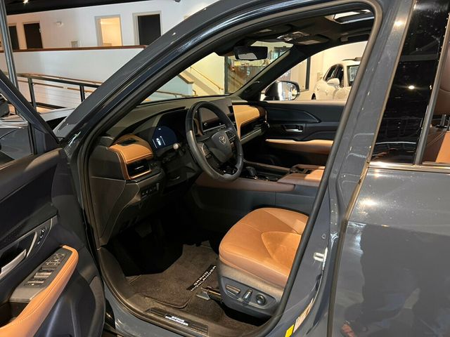 2024 Toyota Grand Highlander LocalTrade/Hybrid/MAX Platinum/Htd&CldSeats/PanoRoof/AdapCruise - 23021741 - 13