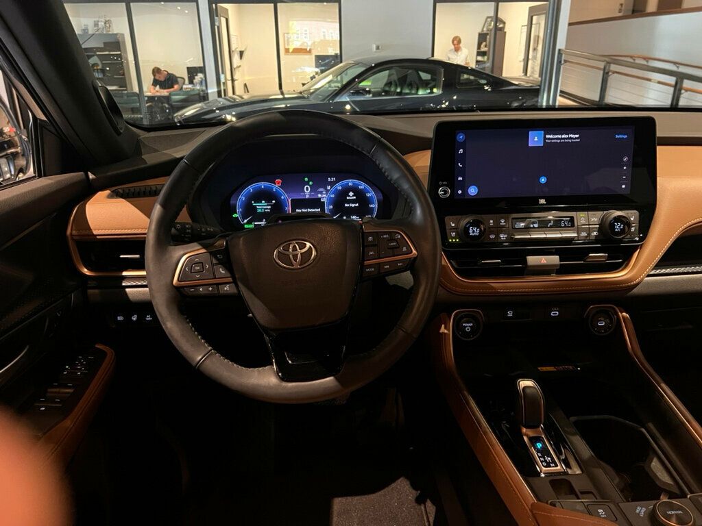 2024 Toyota Grand Highlander LocalTrade/Hybrid/MAX Platinum/Htd&CldSeats/PanoRoof/AdapCruise - 23021741 - 15