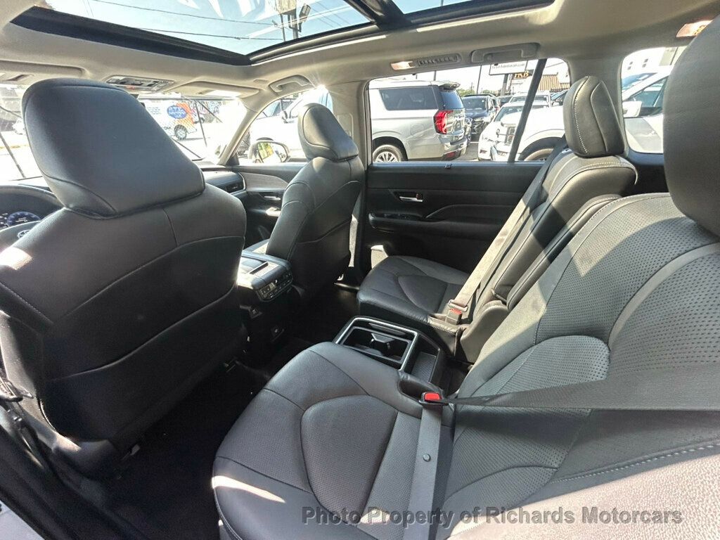 2024 Toyota Grand Highlander Platinum AWD - 23057254 - 17