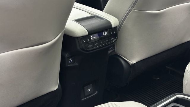 2024 Toyota Grand Highlander Platinum AWD - 23030150 - 35