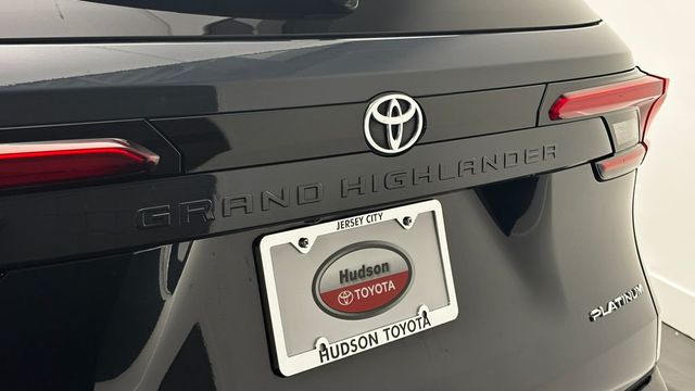 2024 Toyota Grand Highlander Platinum AWD - 23030150 - 5