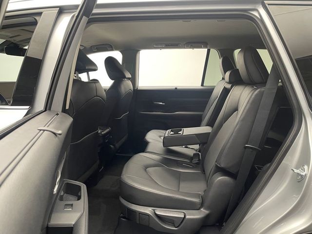 2024 Toyota Grand Highlander XLE AWD - 22975362 - 32