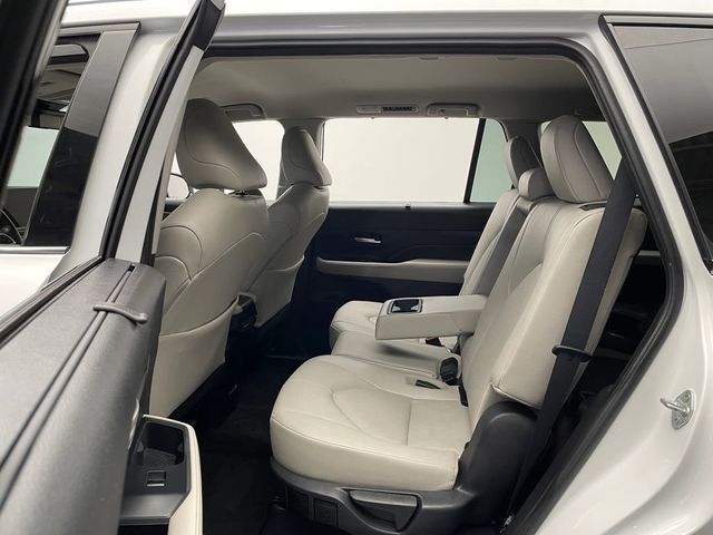 2024 Toyota Grand Highlander XLE AWD - 23013207 - 32