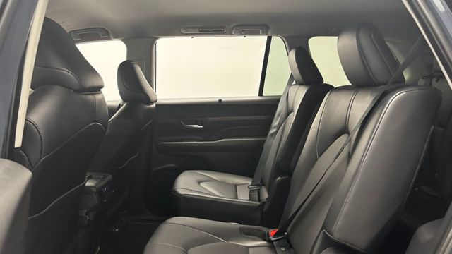 2024 Toyota Grand Highlander XLE AWD - 23034745 - 32