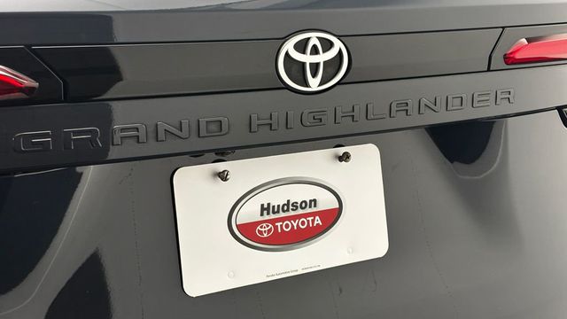 2024 Toyota Grand Highlander XLE AWD - 23034745 - 6