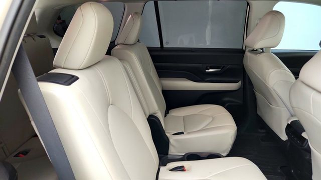 2024 Toyota Grand Highlander XLE AWD - 23029972 - 17