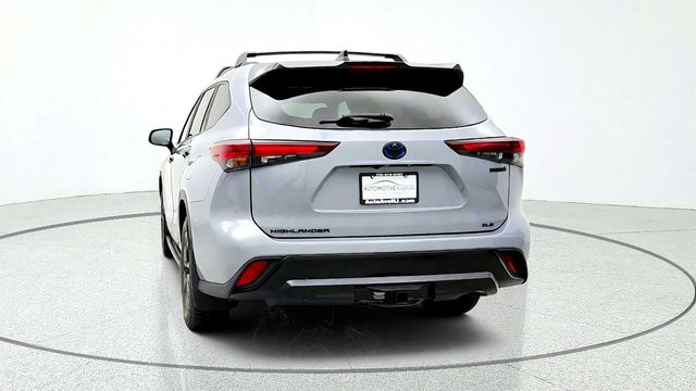 2024 Toyota Highlander Hybrid XLE Nightshade AWD w/ Tow Hitch & Cargo Bars - 23082267 - 5