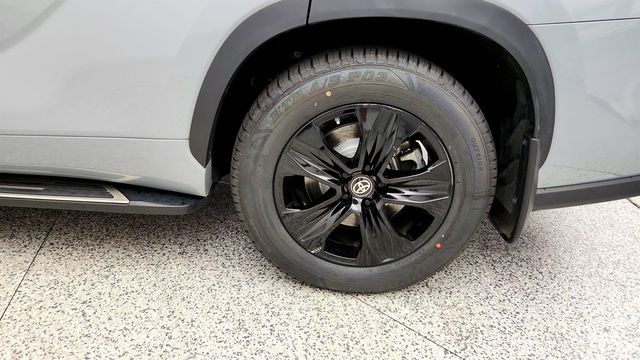 2024 Toyota Highlander Hybrid XLE Nightshade AWD w/ Tow Hitch & Cargo Bars - 23082267 - 8