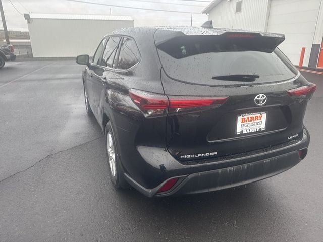 2024 Toyota Highlander LE photo 6