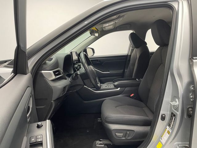 2024 Toyota Highlander LE AWD - 23010316 - 11