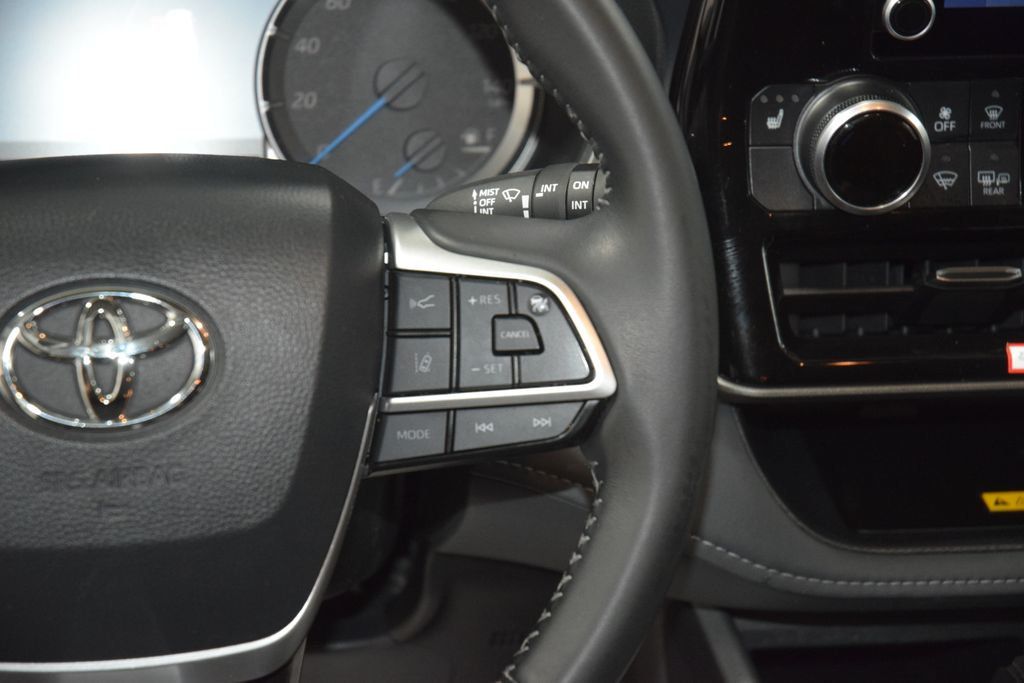 2024 Toyota Highlander XLE - 23000845 - 37