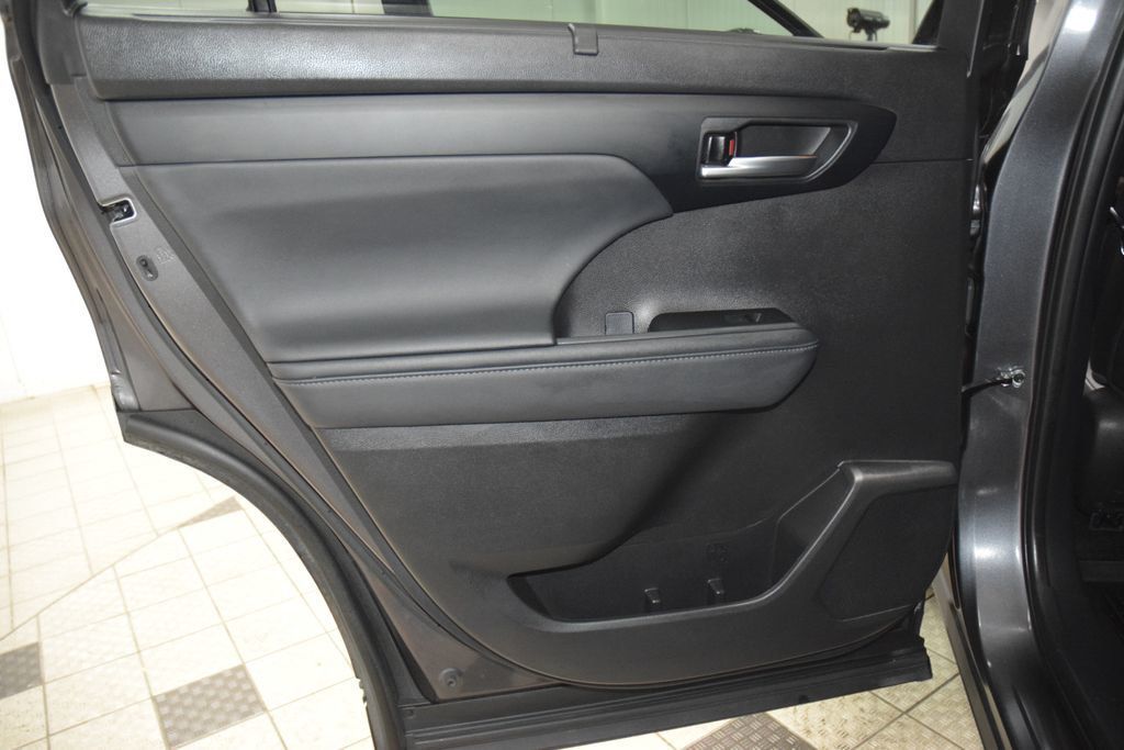 2024 Toyota Highlander XLE - 23000845 - 42