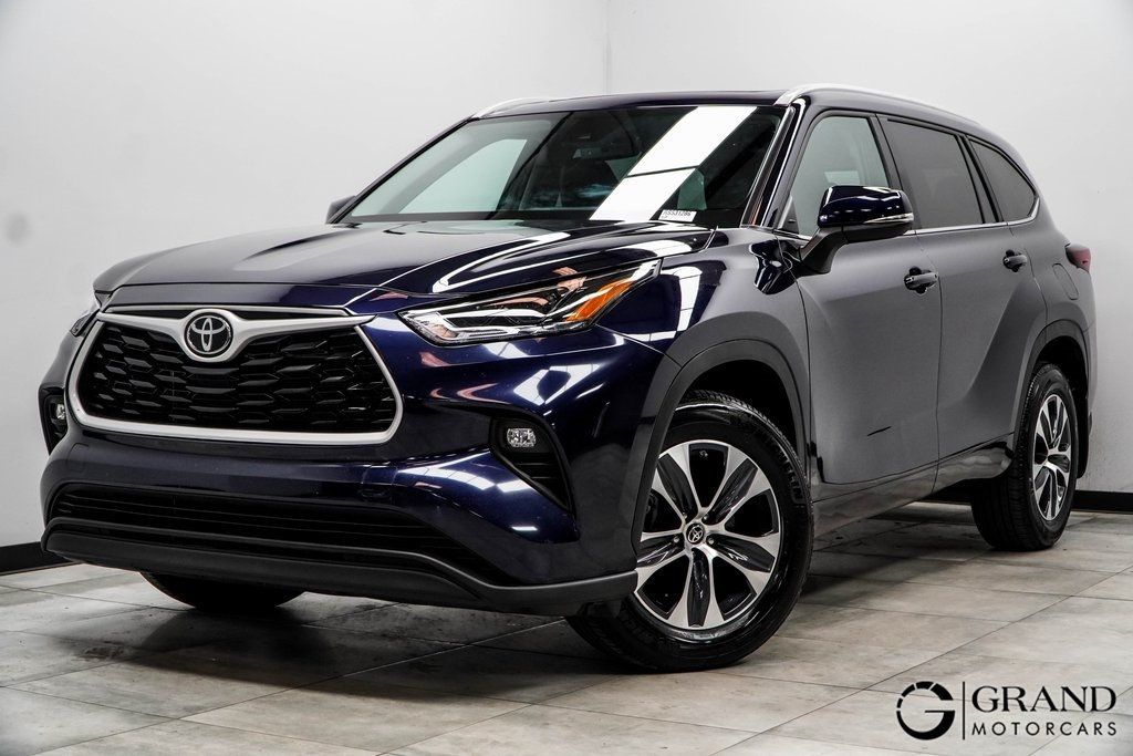 Used 2024 Toyota Highlander XLE with VIN 5TDKDRBH3RS531286 for sale in Kennesaw, GA