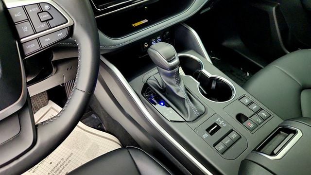 2024 Toyota Highlander XLE AWD - 23065208 - 16