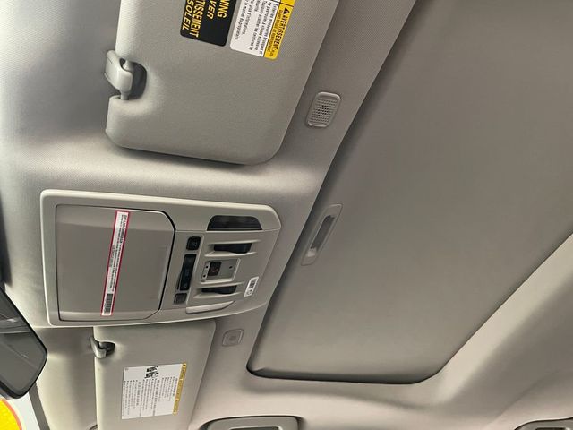 2024 Toyota Highlander XLE AWD - 22954587 - 30