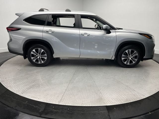 2024 Toyota Highlander XLE AWD - 22954587 - 3
