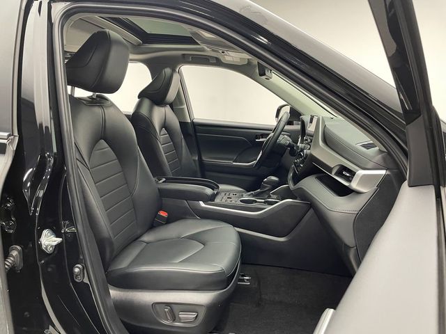 2024 Toyota Highlander XLE AWD - 22983543 - 17
