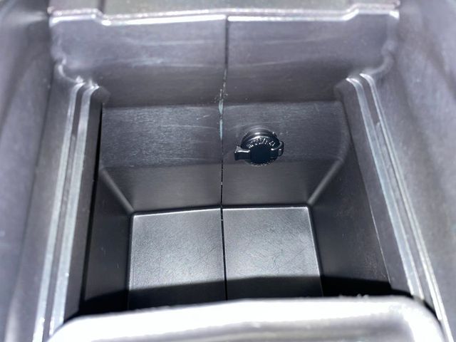 2024 Toyota Highlander XLE AWD - 22983543 - 29