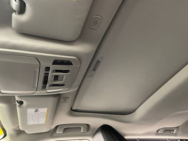 2024 Toyota Highlander XLE AWD - 22983543 - 30