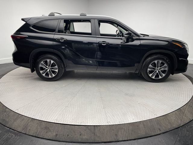 2024 Toyota Highlander XLE AWD - 22983543 - 3