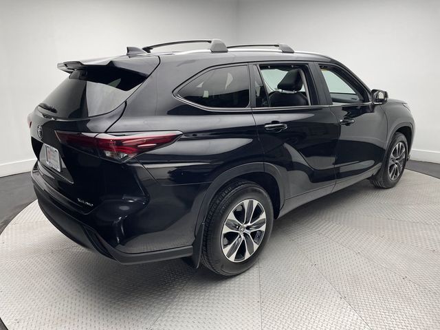 2024 Toyota Highlander XLE AWD - 22983543 - 4