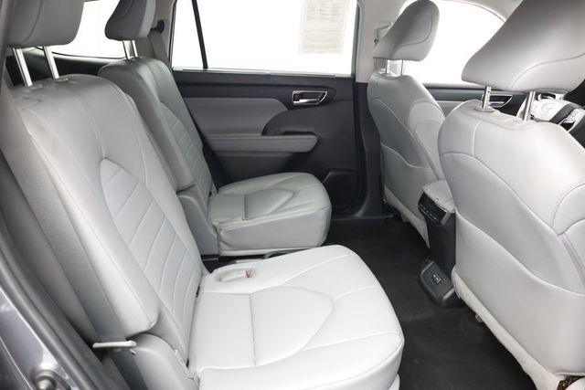 2024 Toyota Highlander XLE FWD - 22937476 - 17