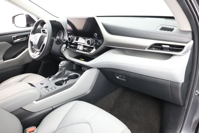 2024 Toyota Highlander XLE FWD - 22937476 - 19