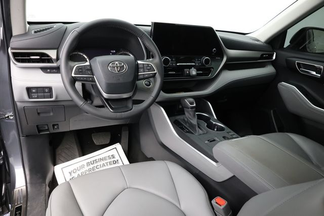 2024 Toyota Highlander XLE FWD - 22937476 - 8
