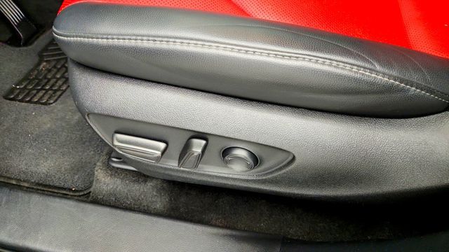 2024 Toyota Highlander XSE FWD w/ Red Leather-Trimmed Seats - 23098936 - 11