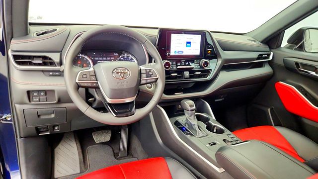 2024 Toyota Highlander XSE FWD w/ Red Leather-Trimmed Seats - 23098936 - 12