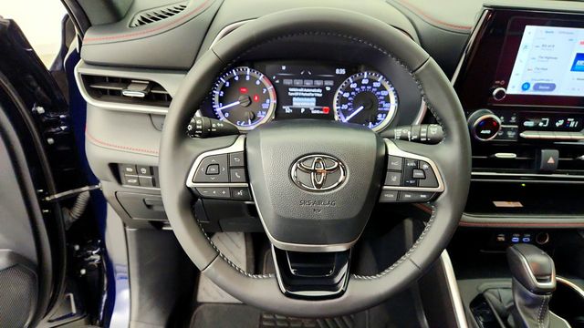 2024 Toyota Highlander XSE FWD w/ Red Leather-Trimmed Seats - 23098936 - 13