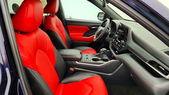 2024 Toyota Highlander XSE FWD w/ Red Leather-Trimmed Seats - 23098936 - 24