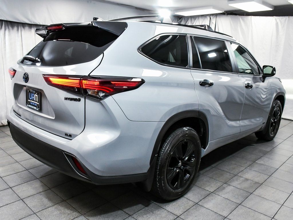 2024 Toyota Highlander Hybrid XLE photo 2