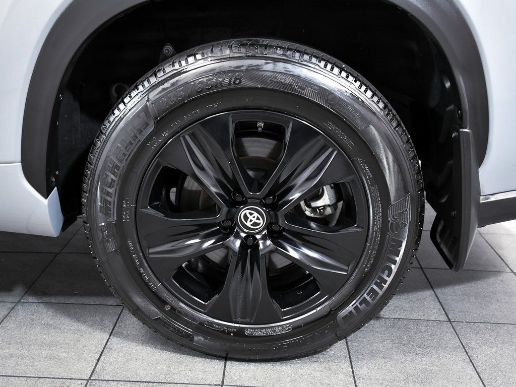 2024 Toyota Highlander Hybrid XLE photo 3