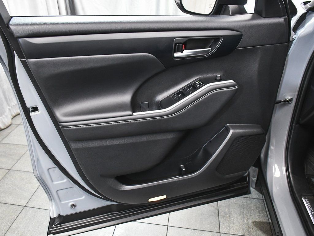 2024 Toyota Highlander Hybrid XLE photo 4