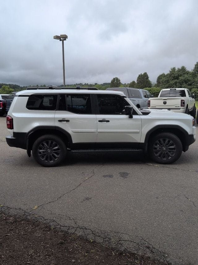 2024 Toyota Land Cruiser 4WD - 23061033 - 16