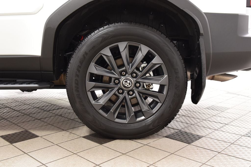 2024 Toyota Land Cruiser 4WD - 23061033 - 25