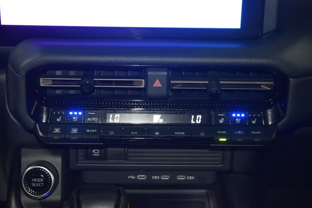 2024 Toyota Land Cruiser 4WD - 23061033 - 32