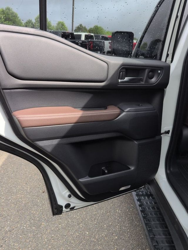 2024 Toyota Land Cruiser 4WD - 23061033 - 32