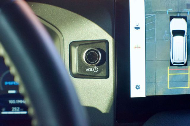 2024 Toyota Land Cruiser Premium Pkg/Heated&Cooled Seats/BlindSpot/Lane Departure Warning - 22985535 - 27