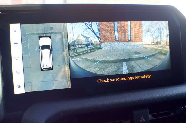 2024 Toyota Land Cruiser Premium Pkg/Heated&Cooled Seats/BlindSpot/Lane Departure Warning - 22985535 - 32