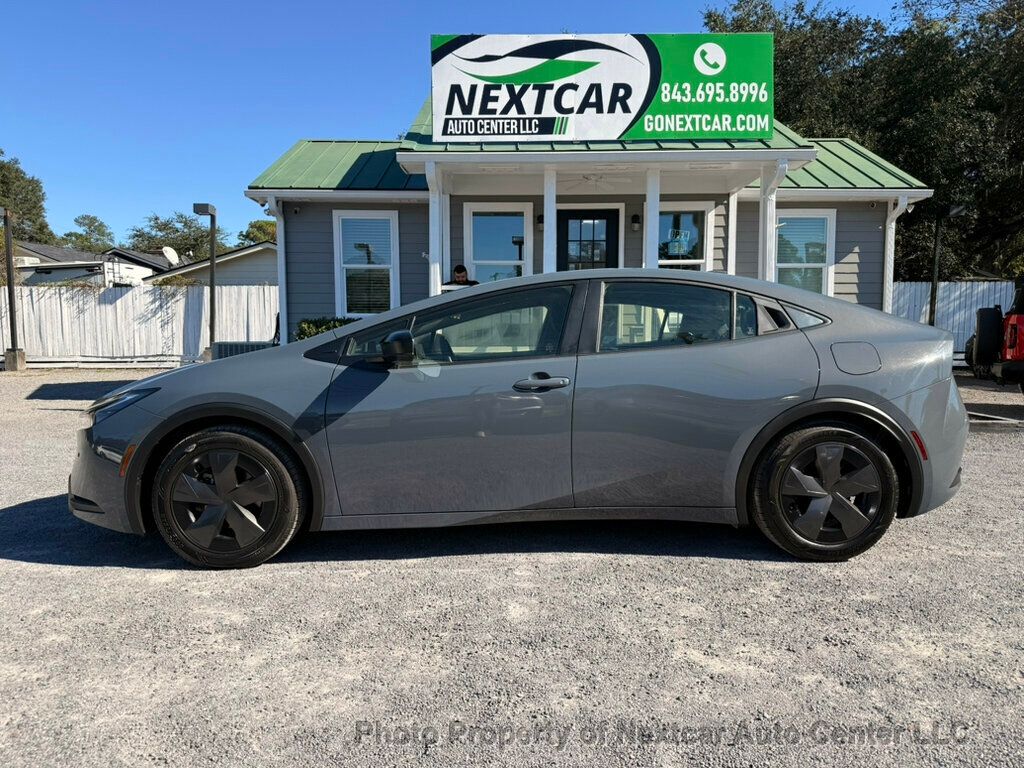 2024 Toyota Prius LE photo 2