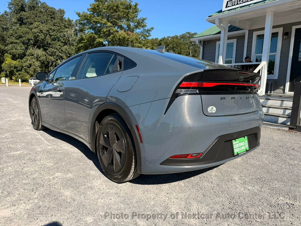 2024 Toyota Prius LE photo 3
