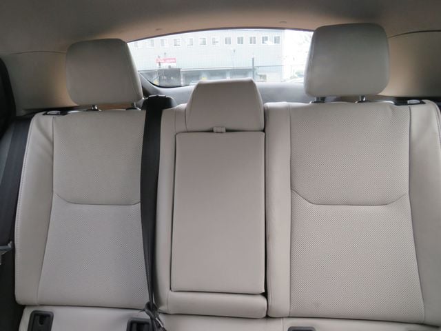 2024 Toyota Prius LE AWD - 22968563 - 9