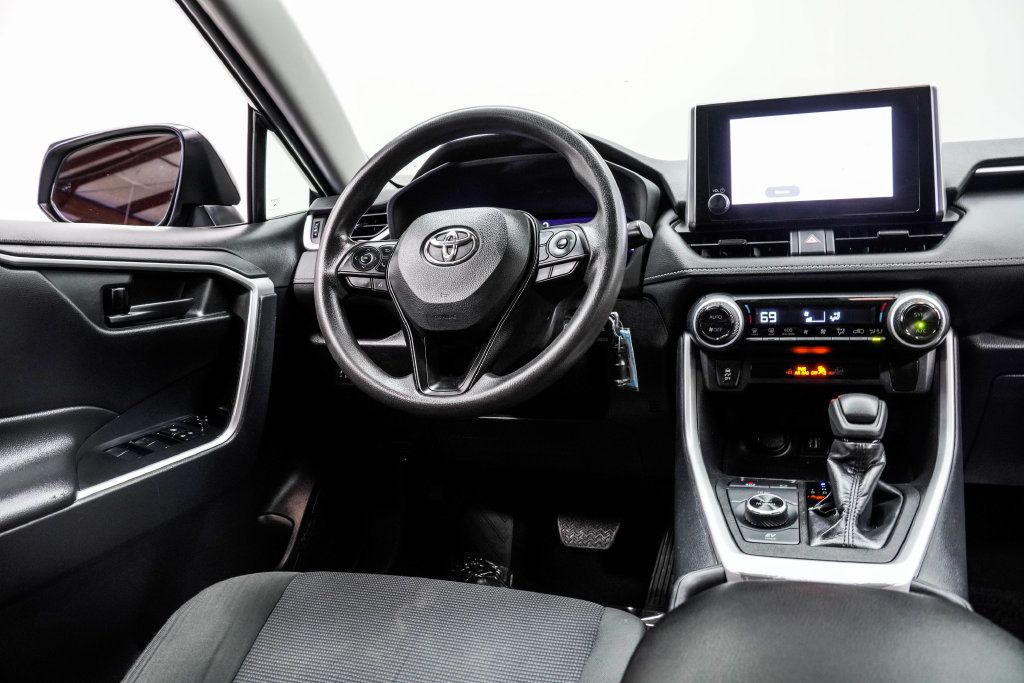 Toyota RAV4 photo 18